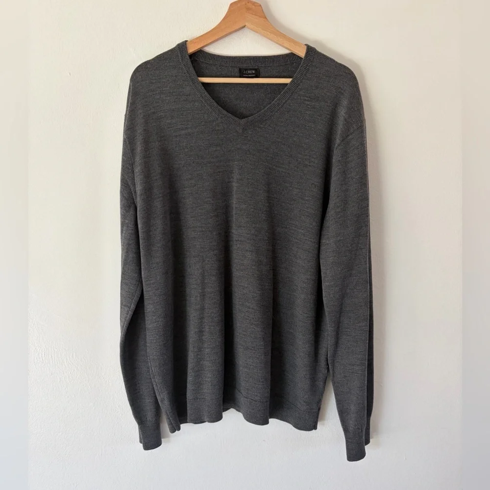 J. Crew Grey 100% Merino Wool Men’s V-Neck Knit Sweater‎ Size XLT
